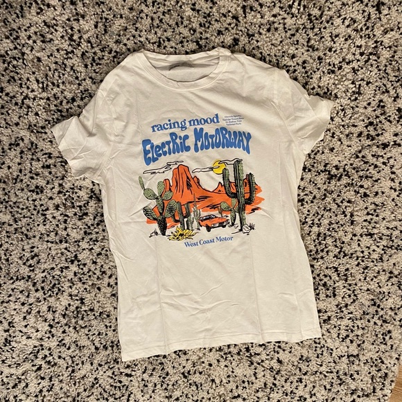 *PULL AND BEAR* white graphic t-shirt. Never worn before. - Picture 1 of 1